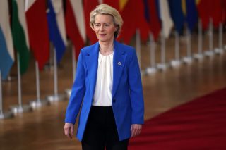 Φον ντερ Λάιεν: Η μόνη διαρκής λύση είναι η διπλωματική